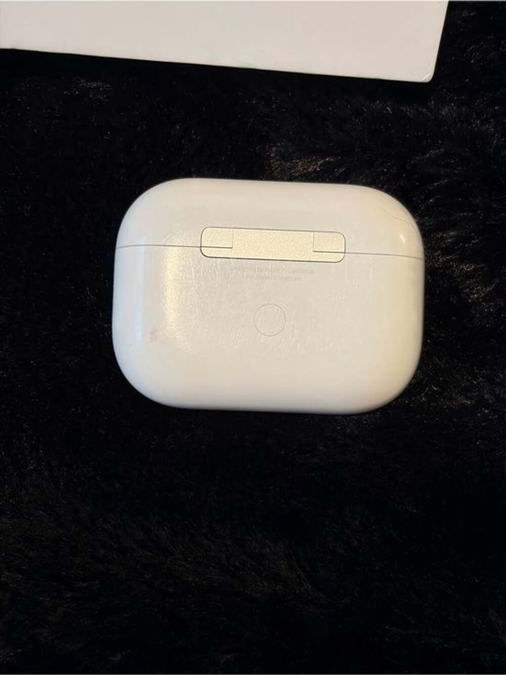 Apple AirPods Pro with Charging Case - First Generation - Picture 6 of 8